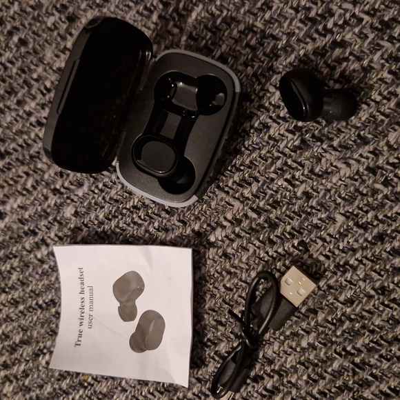 Brand new wireless earphones - Picture 2 of 3